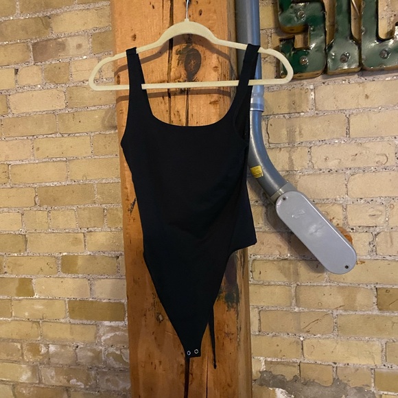 Good American The Modern Tank Bodysuit in Black - Picture 7 of 8